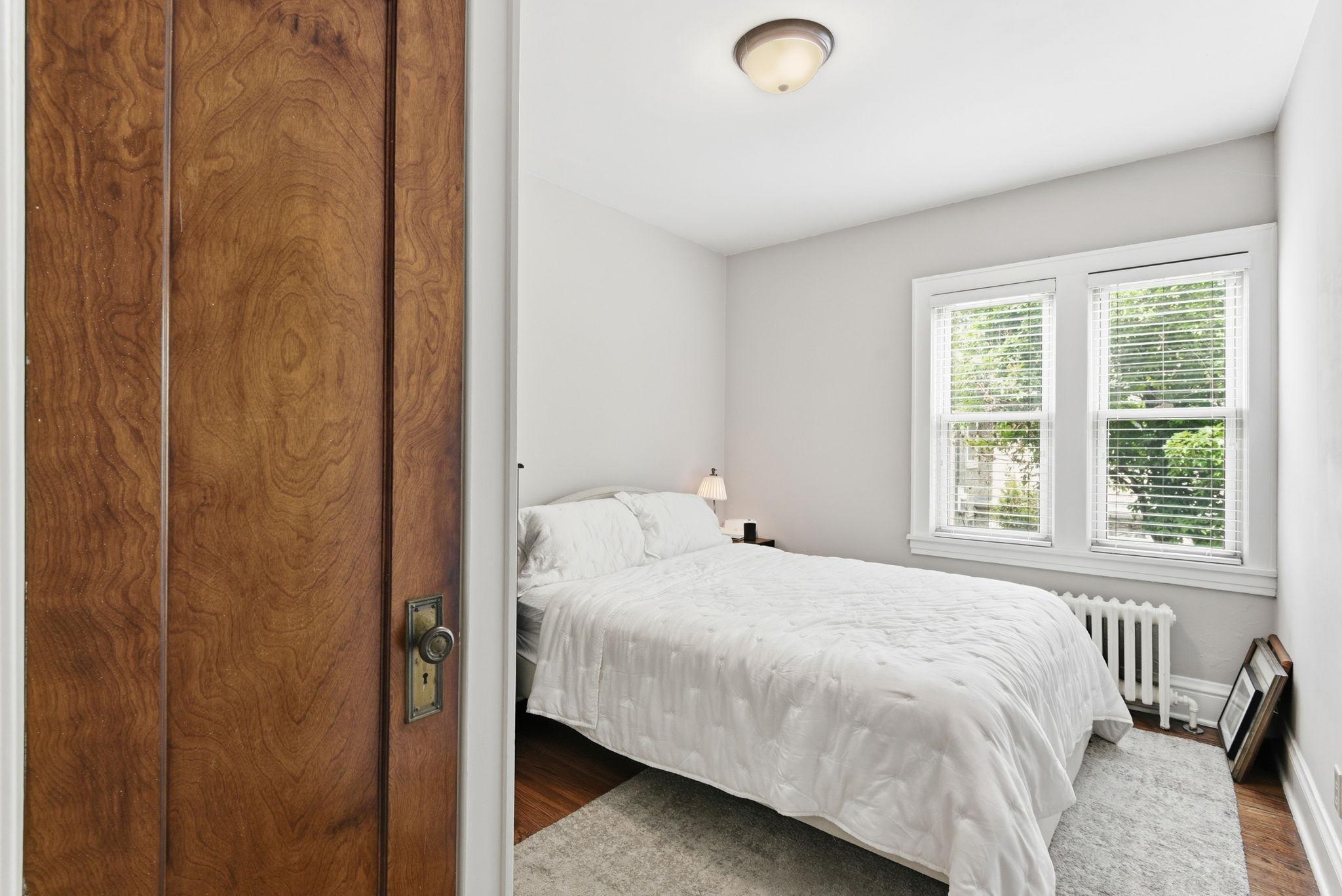 36-web-or-mls-5039-5037-Abbott-Ave-S-DUPLEX-36.jpg