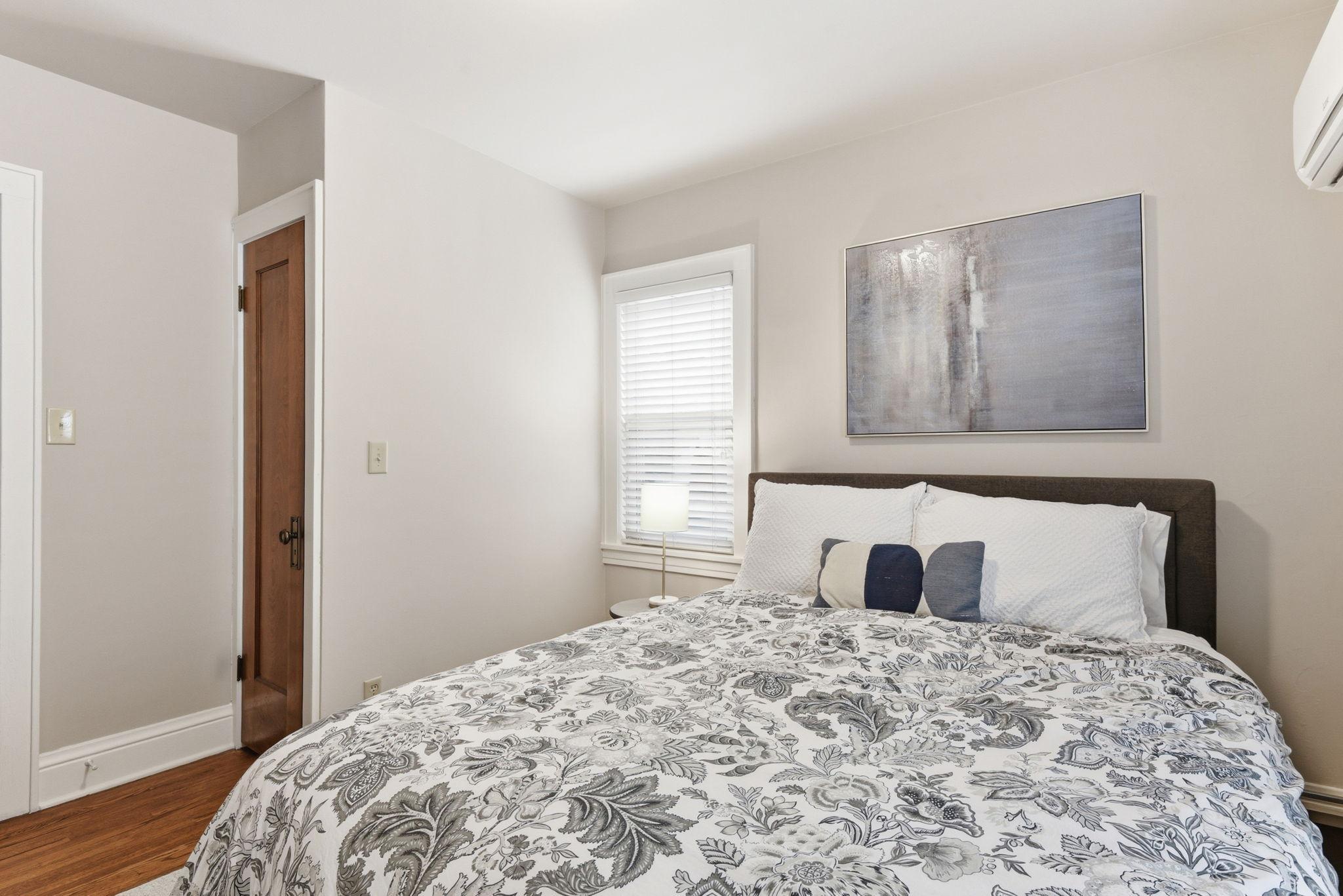 16-web-or-mls-5039-5037-Abbott-Ave-S-DUPLEX-16.jpg
