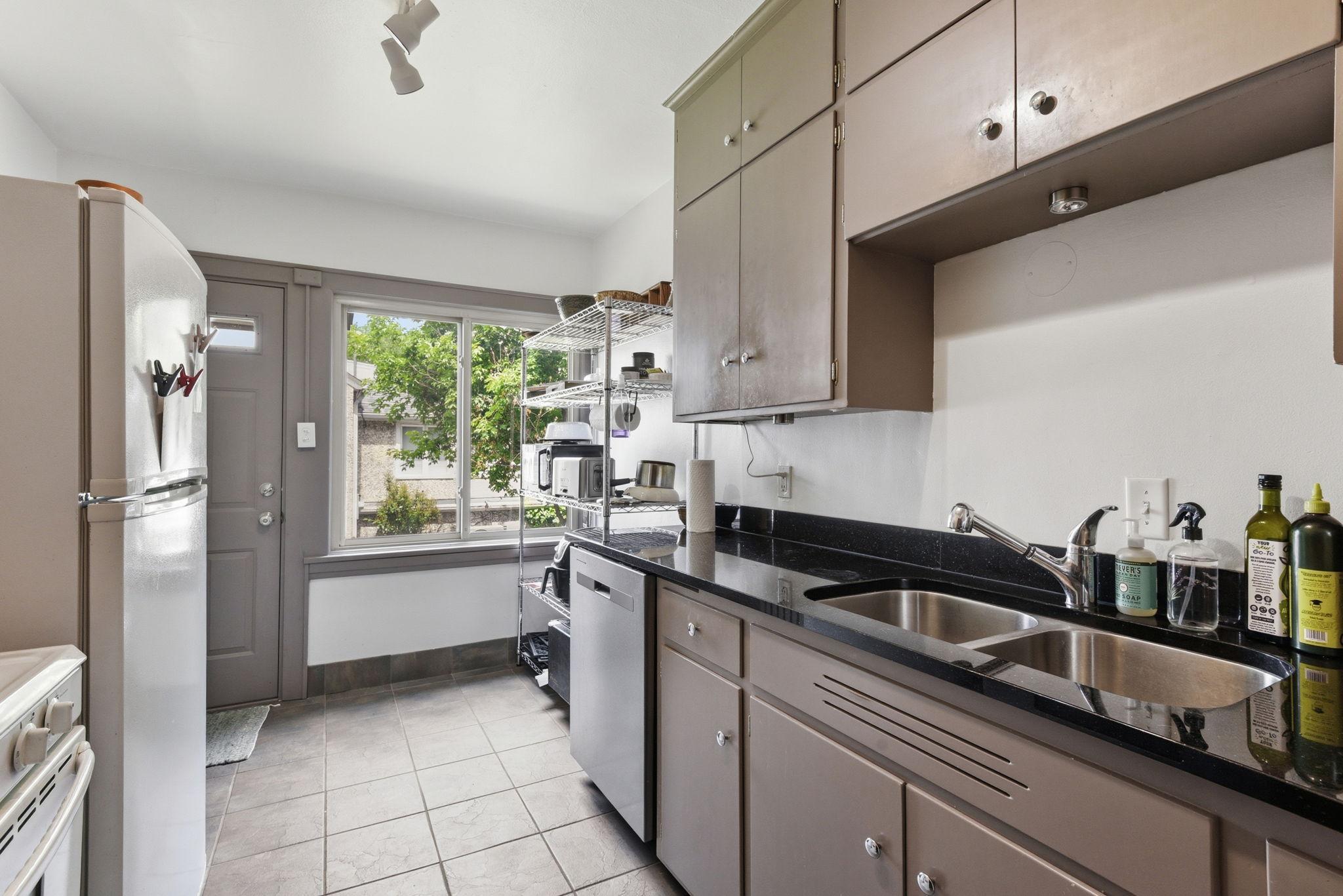 33-web-or-mls-5039-5037-Abbott-Ave-S-DUPLEX-33.jpg