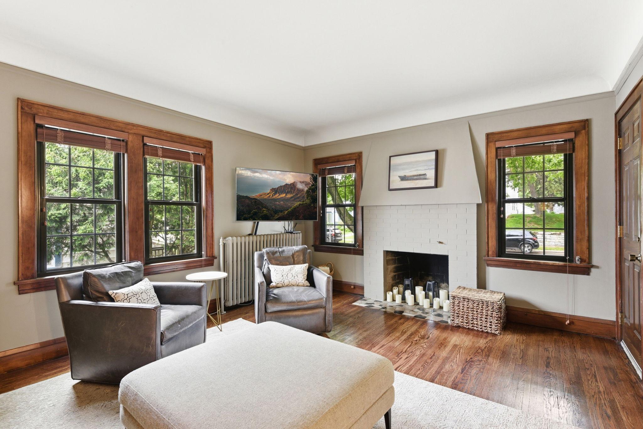 6-web-or-mls-5039-5037-Abbott-Ave-S-DUPLEX-06.jpg