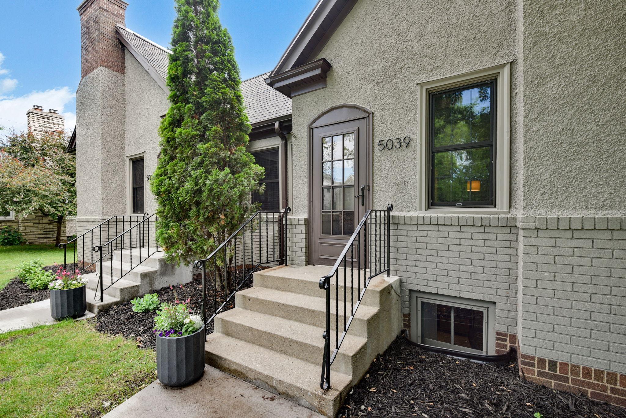 3-web-or-mls-5039-5037-Abbott-Ave-S-DUPLEX-03.jpg