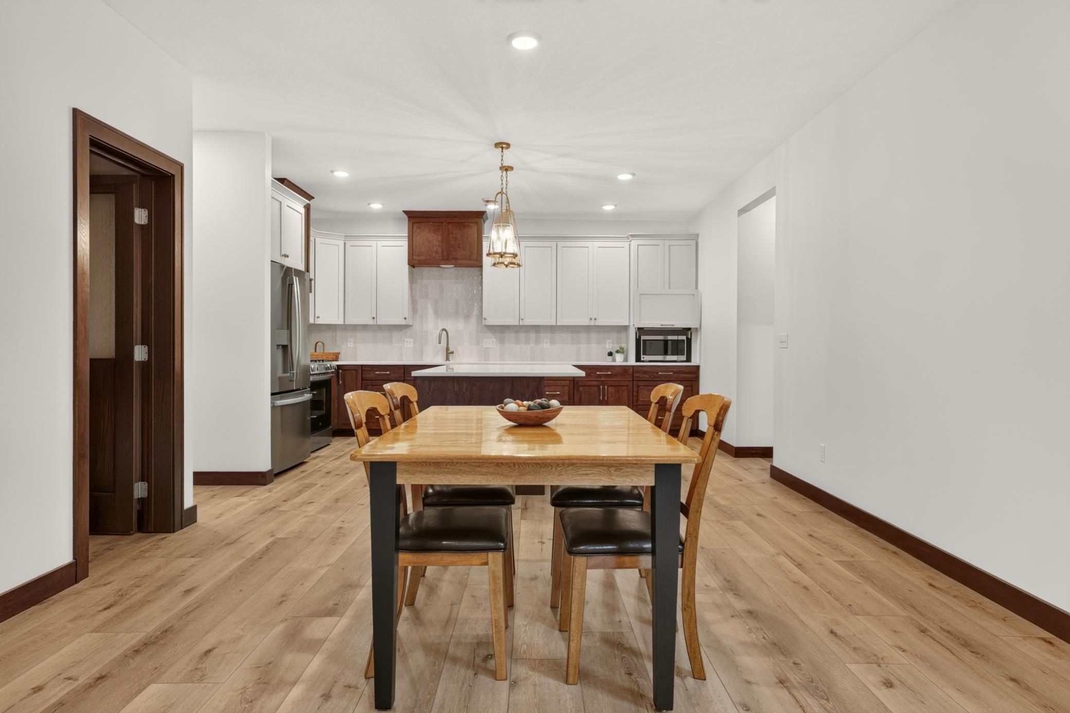 Eat-in kitchen