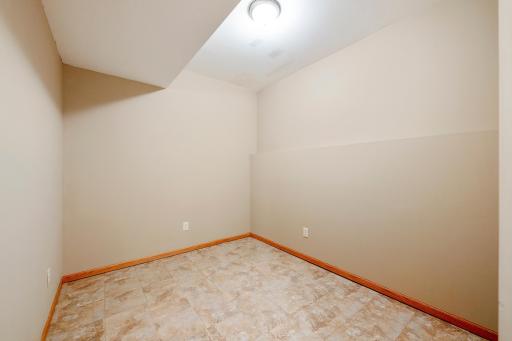 1774 Fox Run, Shakopee, MN 55379