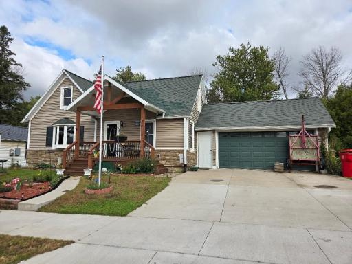 16 4th Avenue SE, Dodge Center, MN 55927