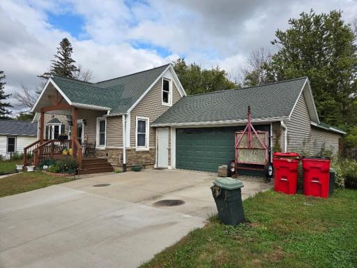 16 4th Avenue SE, Dodge Center, MN 55927