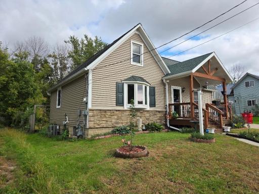 16 4th Avenue SE, Dodge Center, MN 55927