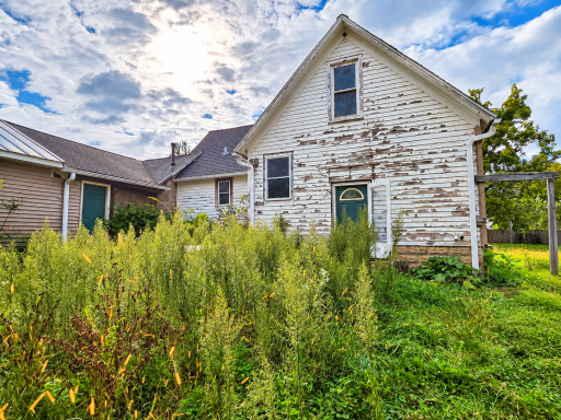 16 4th Avenue SE, Dodge Center, MN 55927