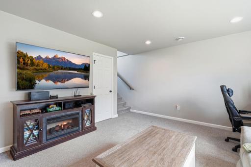 101 5th Street E, Horace, ND 58047