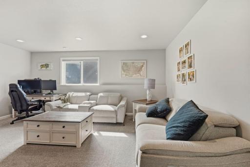 101 5th Street E, Horace, ND 58047