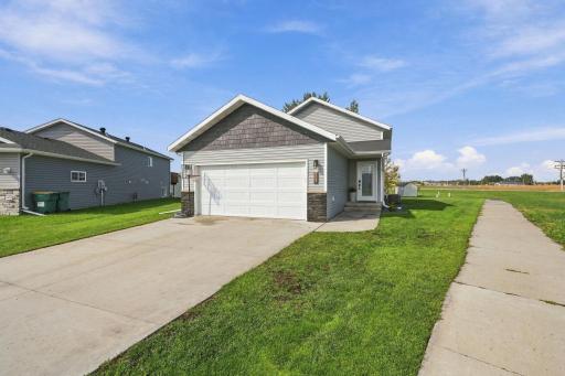 101 5th Street E, Horace, ND 58047