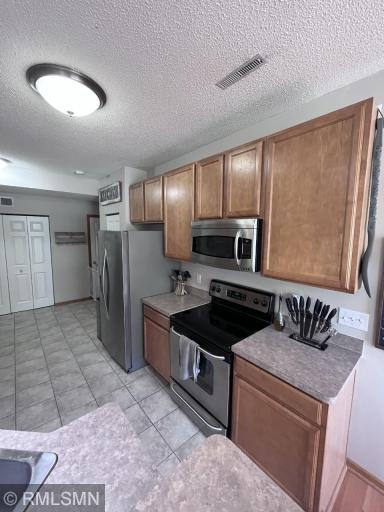 898 Providence Drive, Shakopee, MN 55379