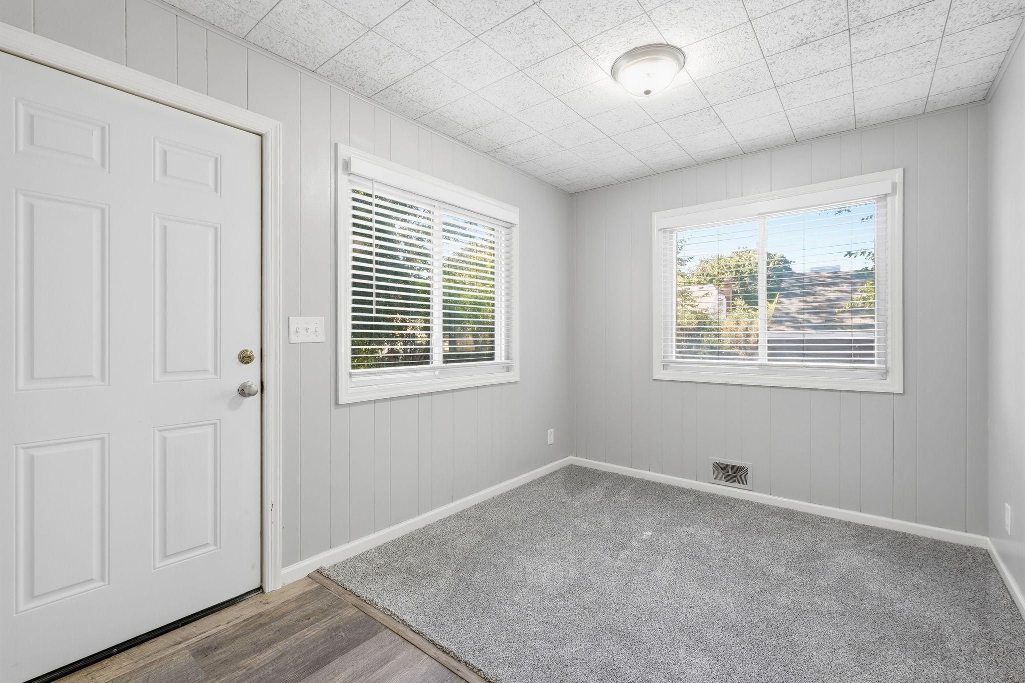 Flex Room/Side Entrance