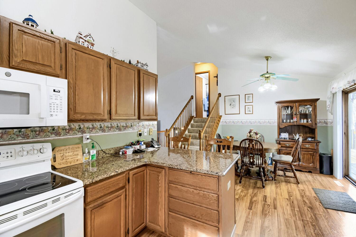 Kitchen & dining room