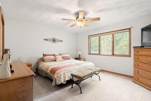 930 Ridgeview Place NE, Owatonna, MN 55060