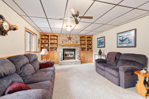 930 Ridgeview Place NE, Owatonna, MN 55060