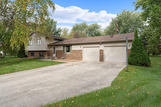 930 Ridgeview Place NE, Owatonna, MN 55060