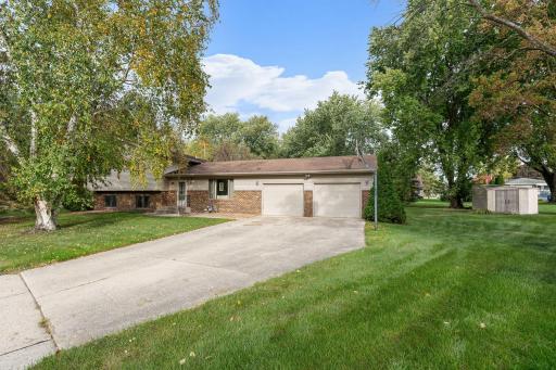930 Ridgeview Place NE, Owatonna, MN 55060