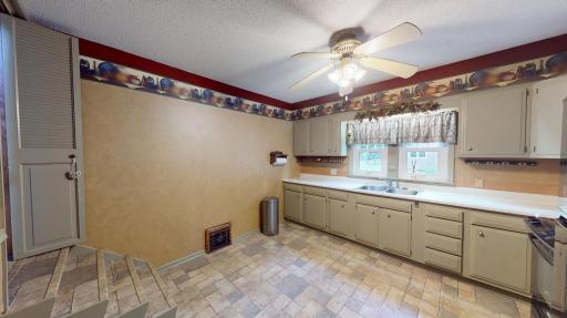 148 2nd Avenue SW, Alden, MN 56009