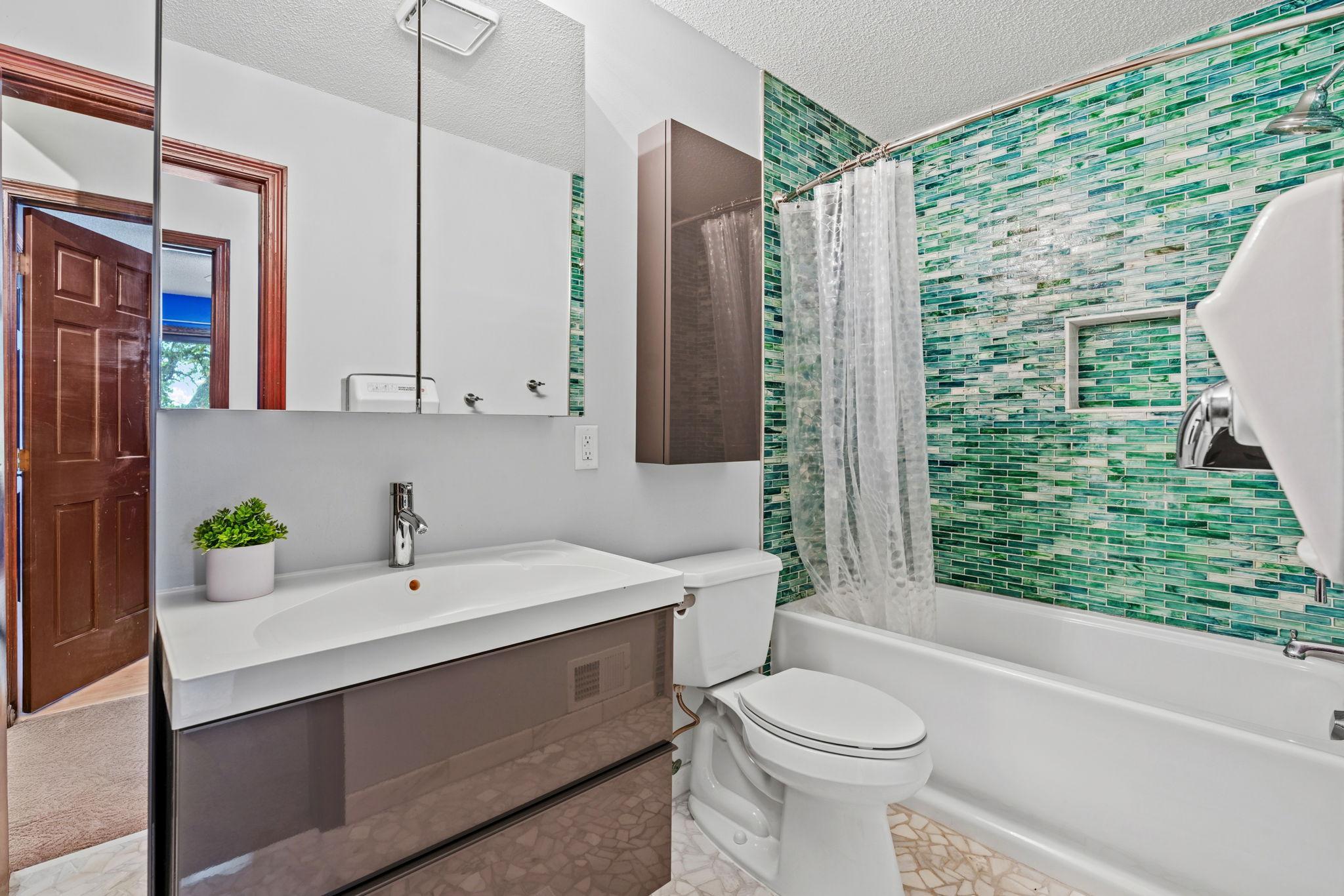 Convenient Upper Level Full Bath