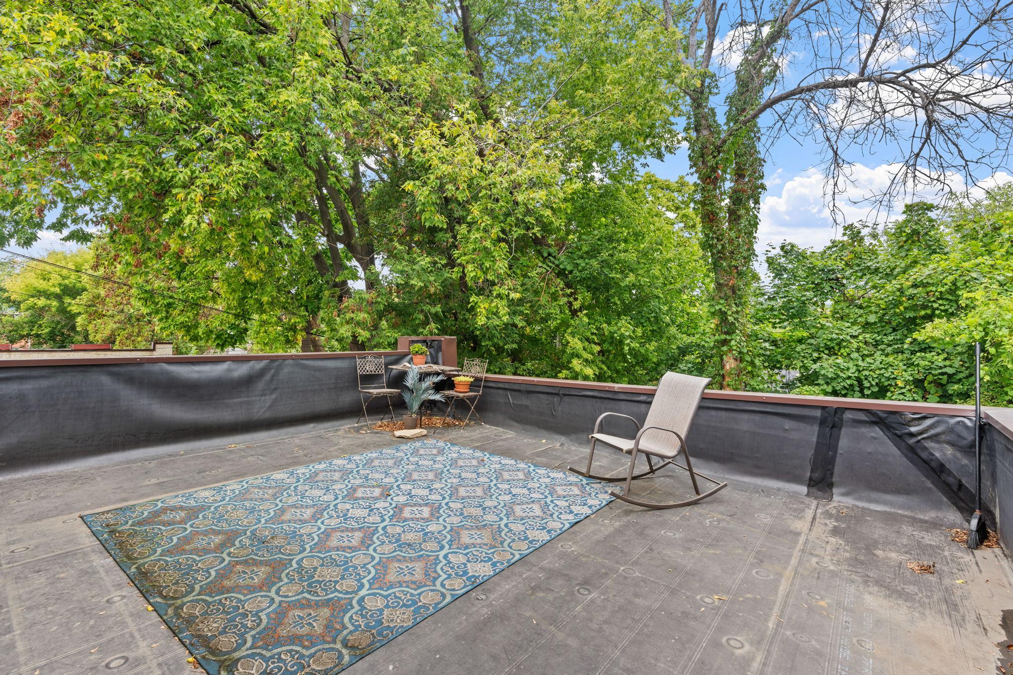 7-web-or-mls-261 W Robie St 1-7.jpg
