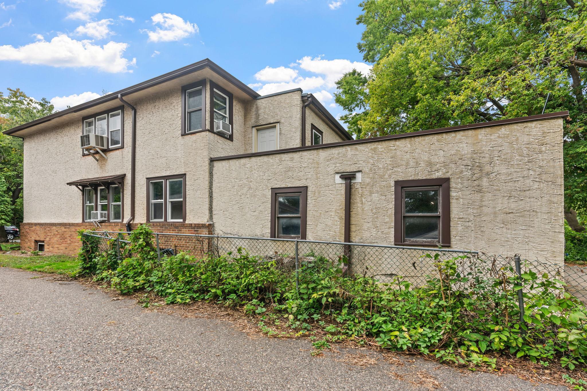 6-web-or-mls-261 W Robie St 1-6.jpg