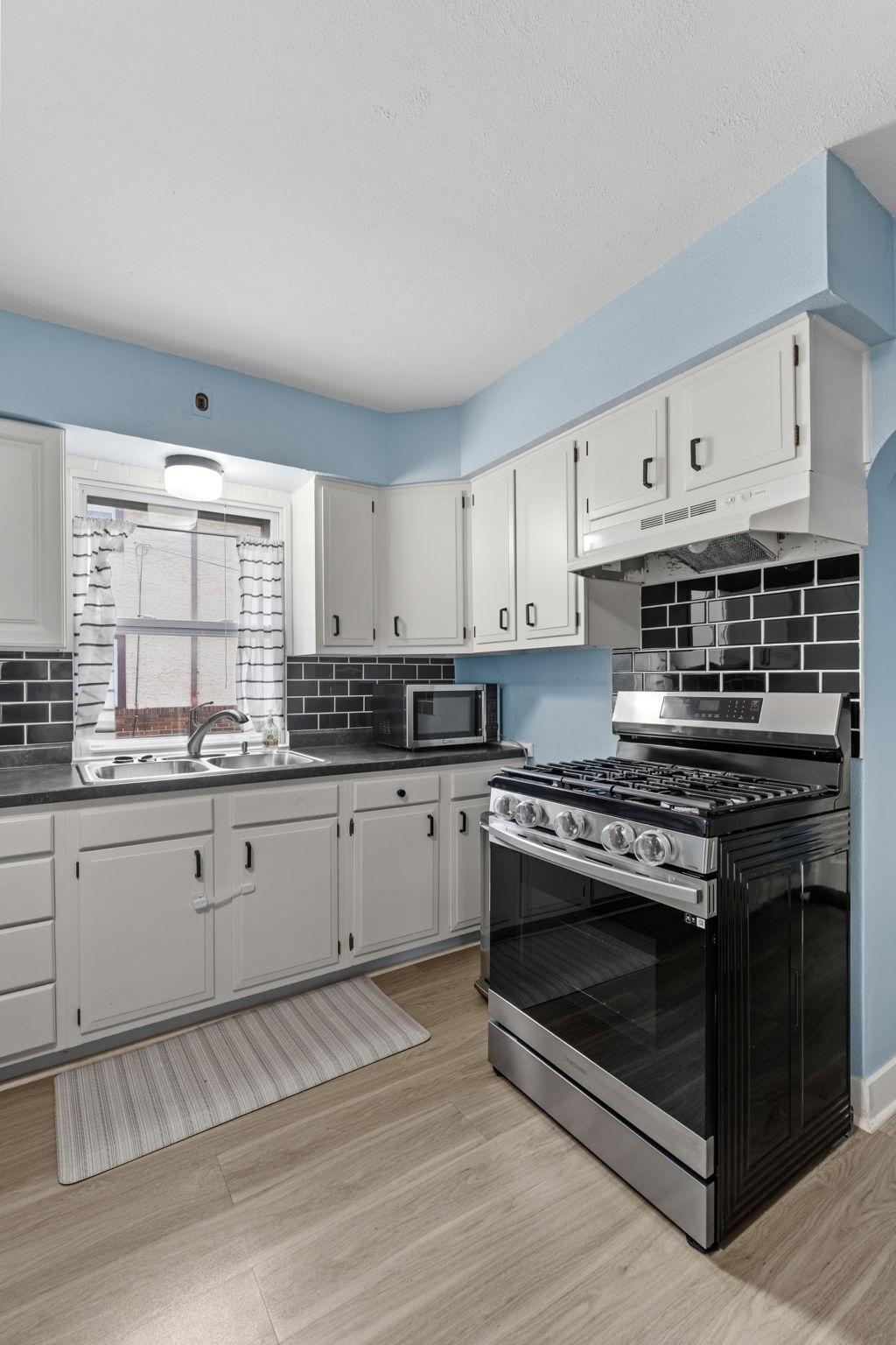16-web-or-mls-261 W Robie St 1-16.jpg