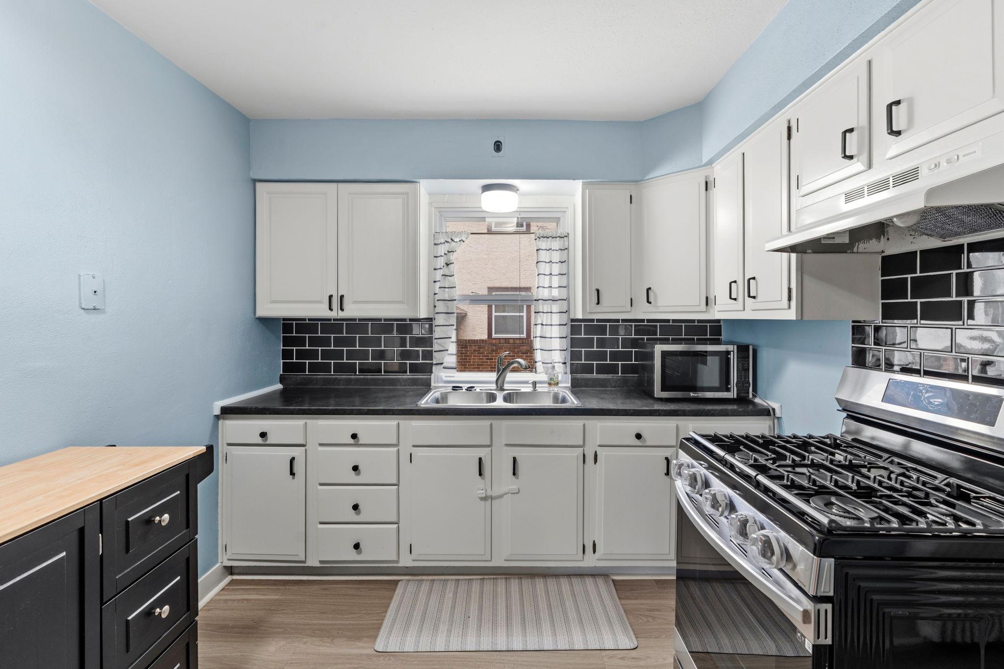 15-web-or-mls-261 W Robie St 1-15.jpg