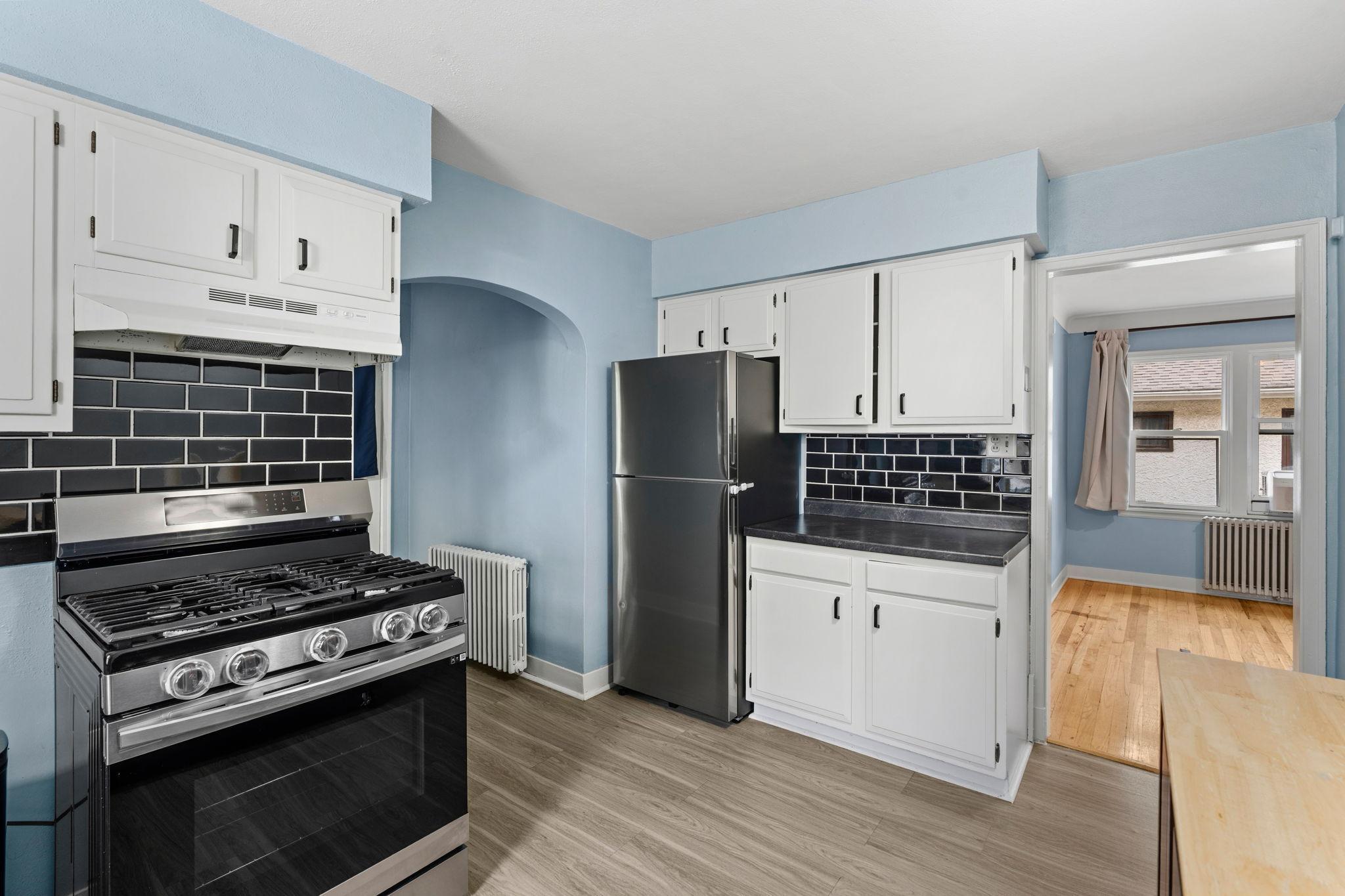 18-web-or-mls-261 W Robie St 1-18.jpg