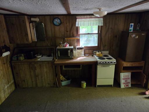 5821 Birchview Road W, Grasston, MN 55030