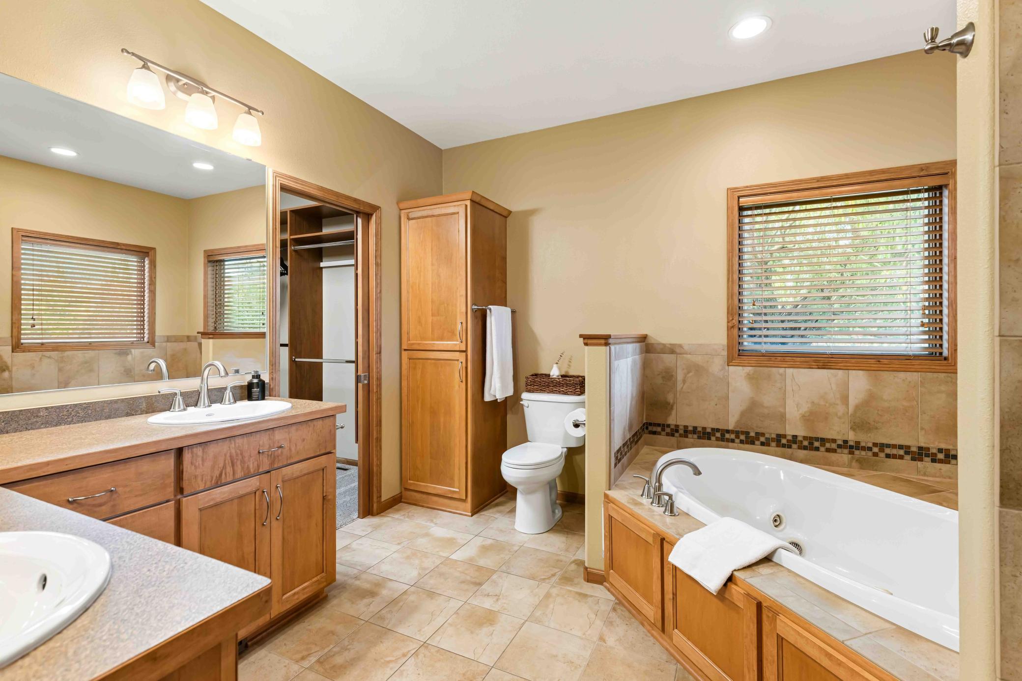 4295 49th Ave S Fargo ND_MLS-30.jpg