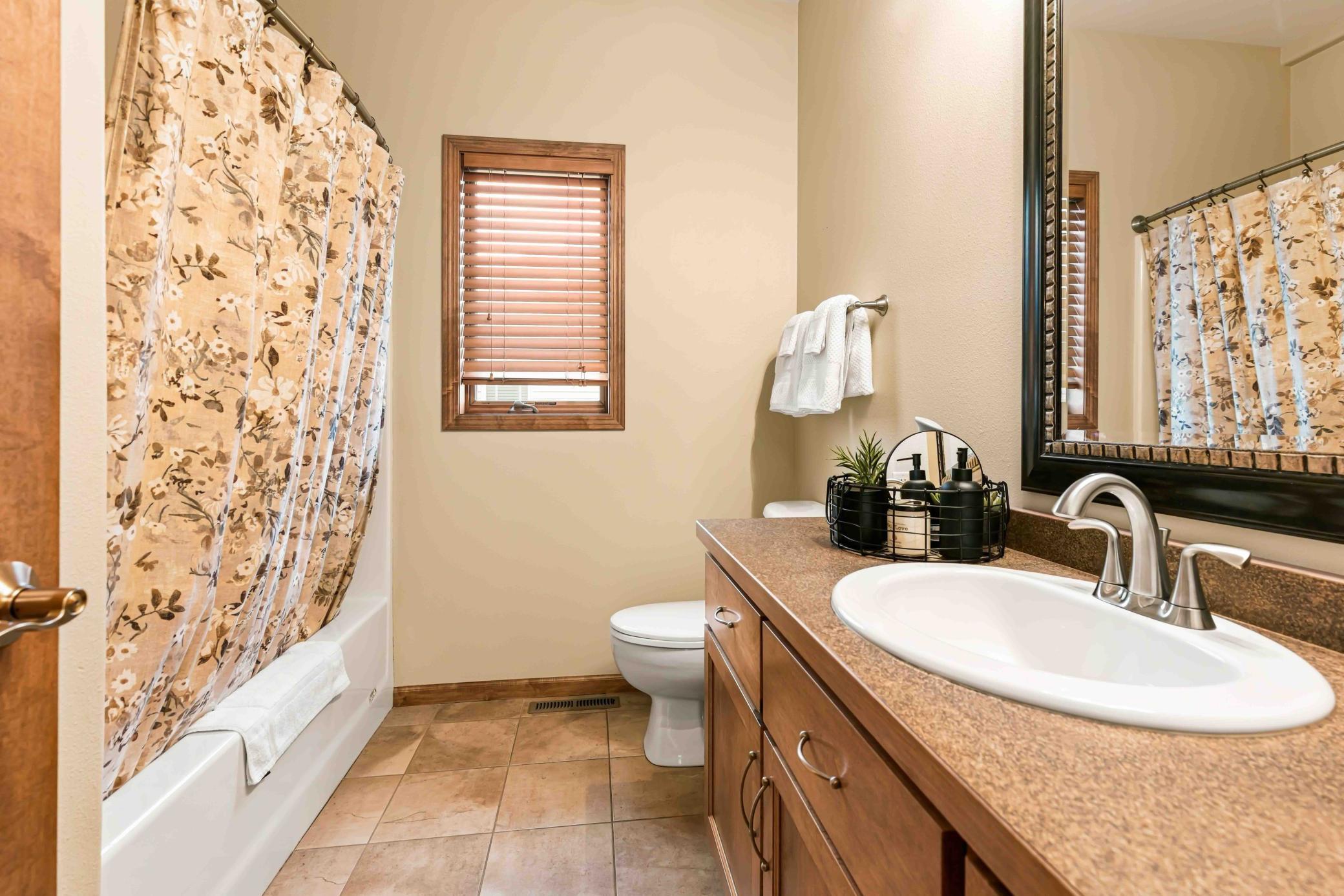 4295 49th Ave S Fargo ND_MLS-32.jpg