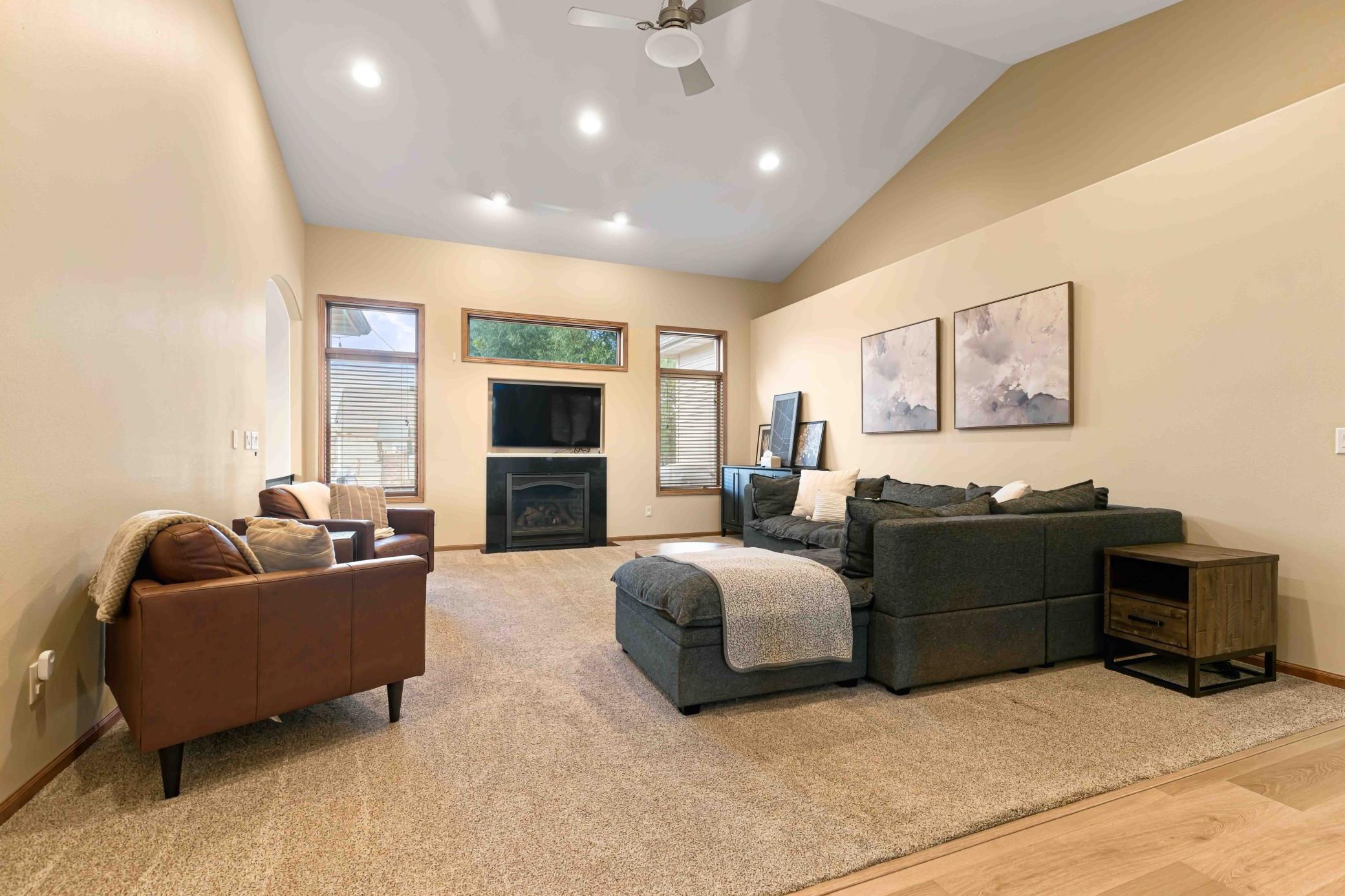 4295 49th Ave S Fargo ND_MLS-18.jpg