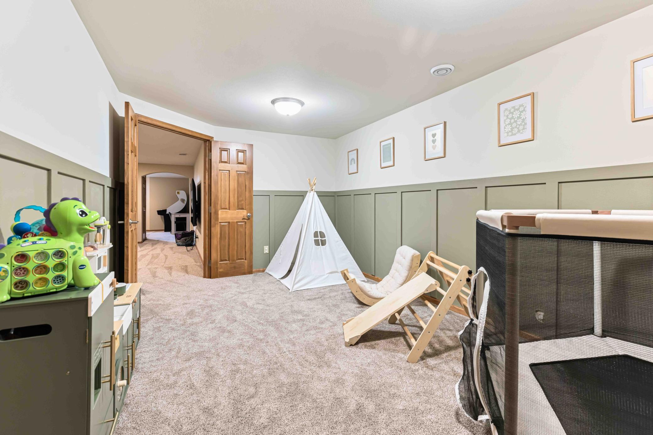 4295 49th Ave S Fargo ND_MLS-48.jpg