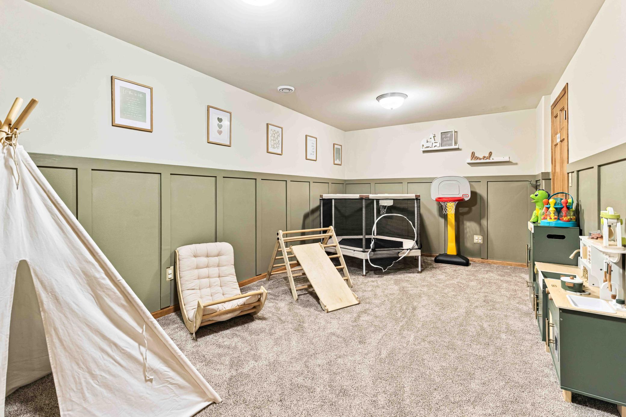 4295 49th Ave S Fargo ND_MLS-47.jpg