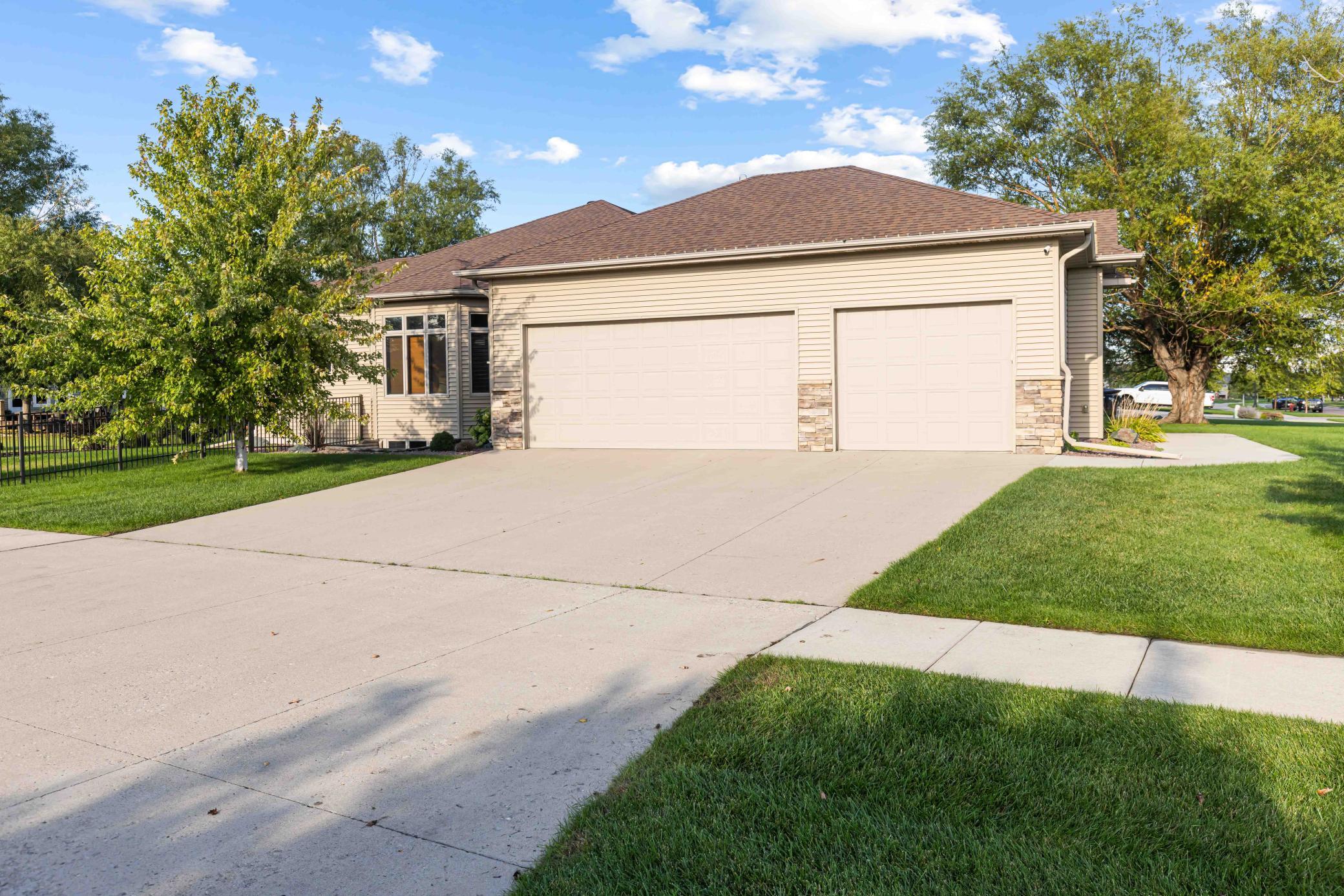 4295 49th Ave S Fargo ND_MLS-6.jpg