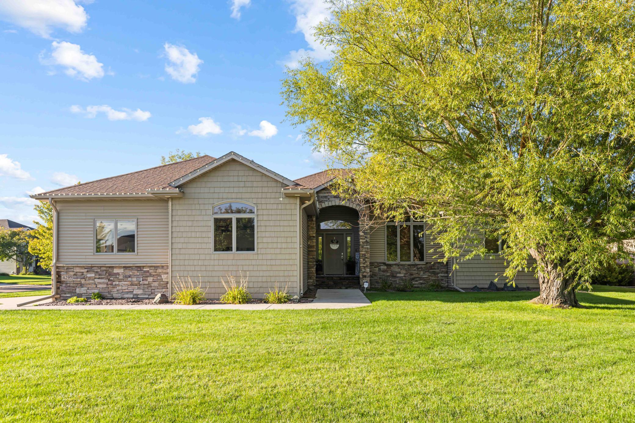4295 49th Ave S Fargo ND_MLS-2.jpg