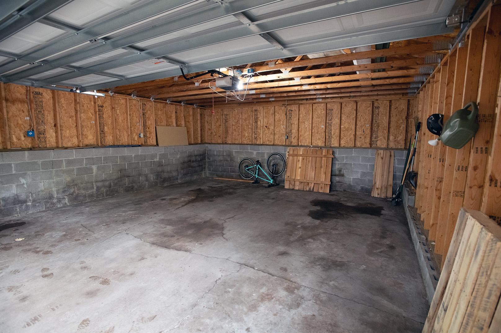 2+ Car detached garage
