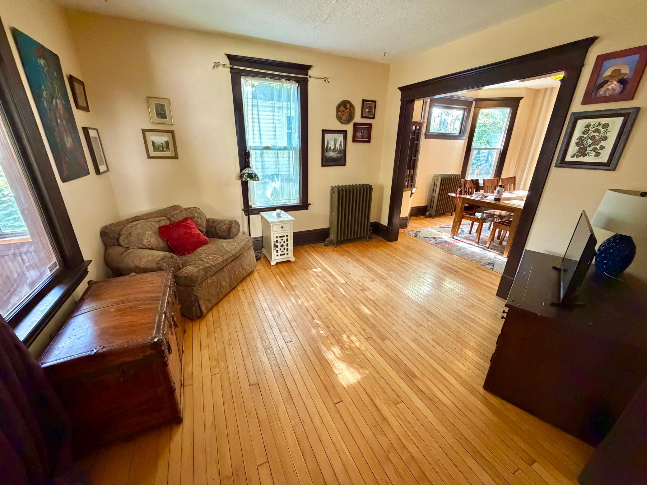 Spacious living room