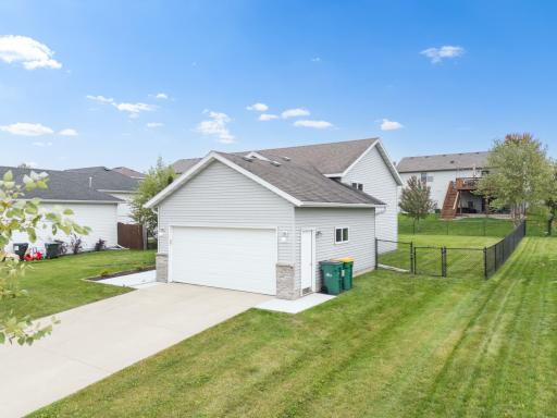 6159 Hillsboro Drive NW, Rochester, MN 55901
