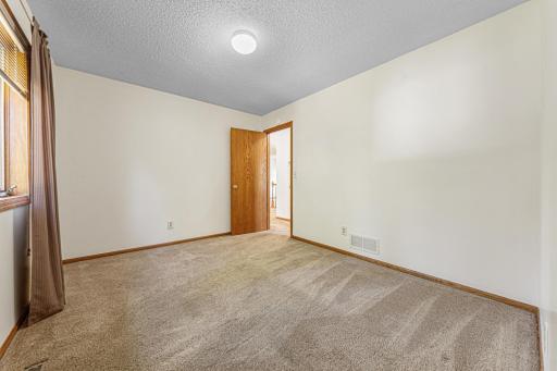 1728 Greenhaven Lane NE, Owatonna, MN 55060