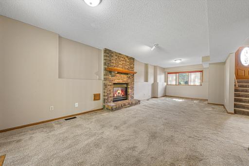 1728 Greenhaven Lane NE, Owatonna, MN 55060