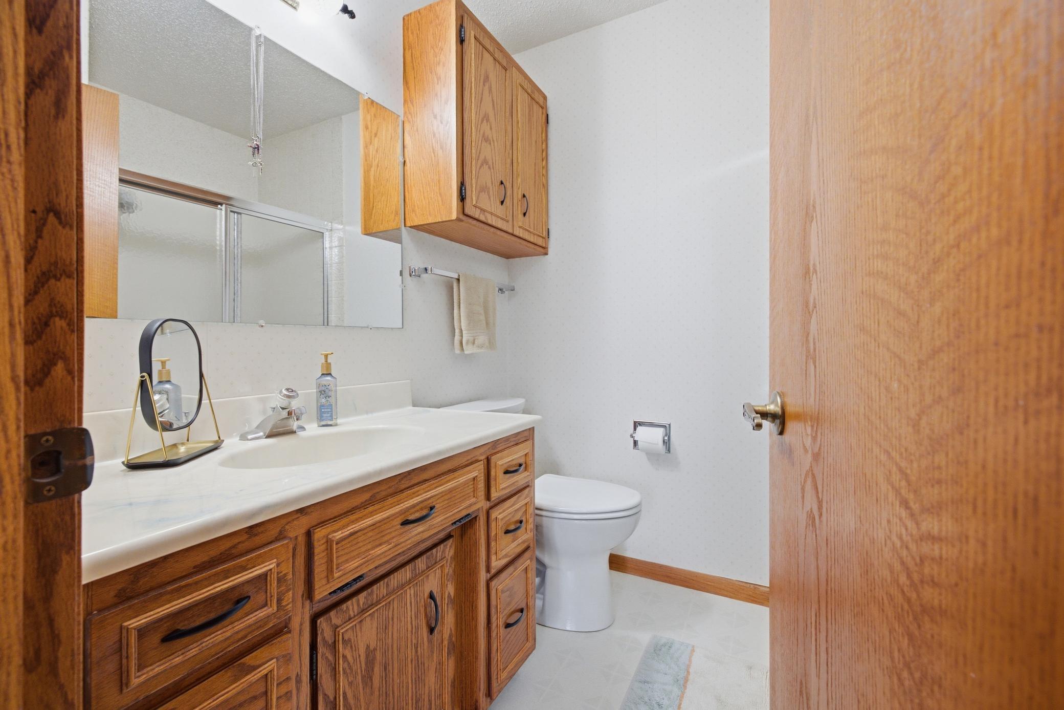 Private ensuite 3/4 bath with walk-in shower