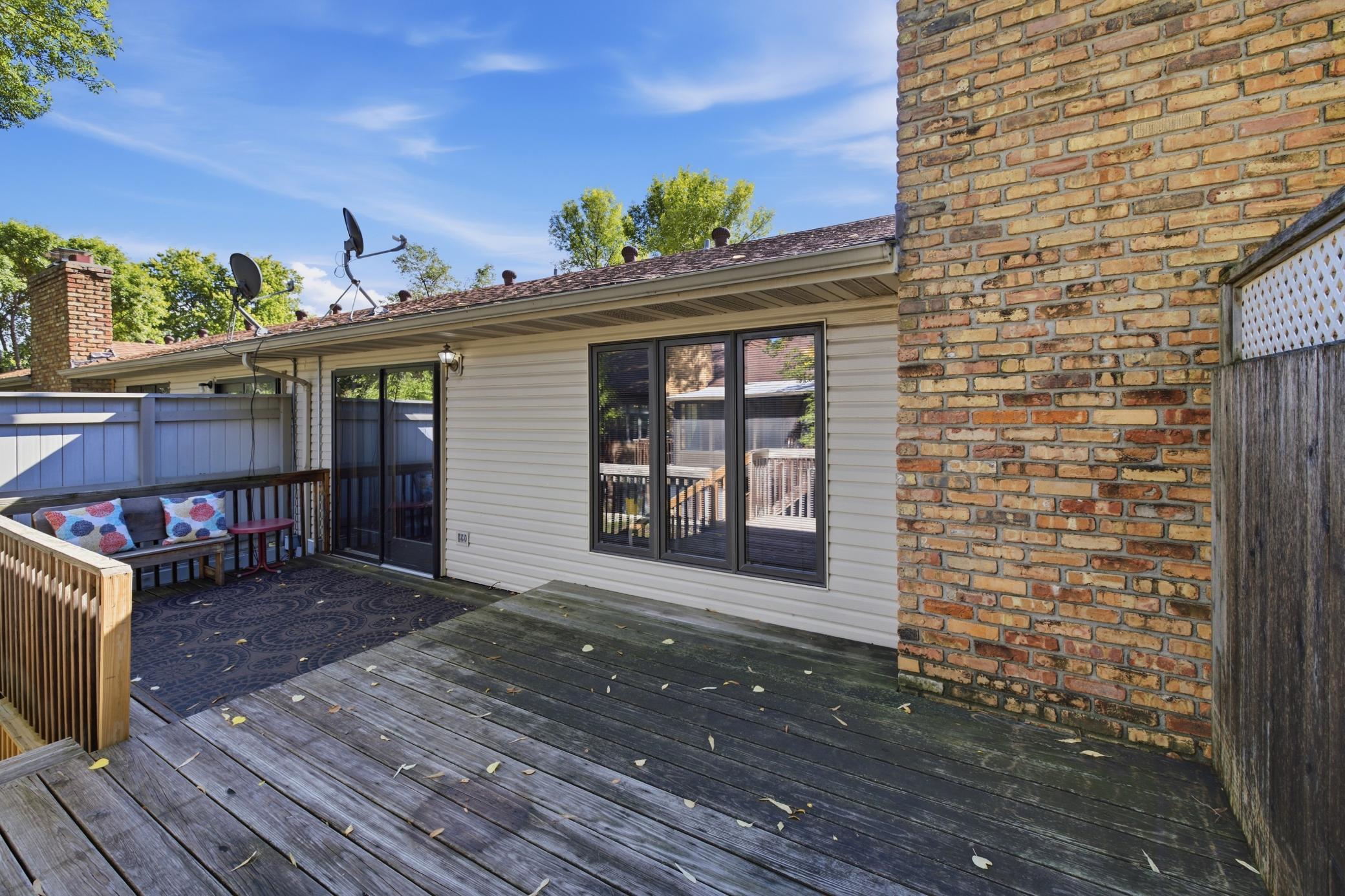 Large, 2-level wood deck