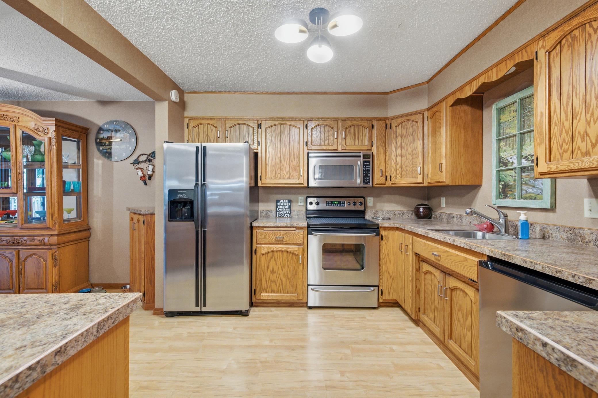 Kitchen offers stainless appliances, oak cabinets