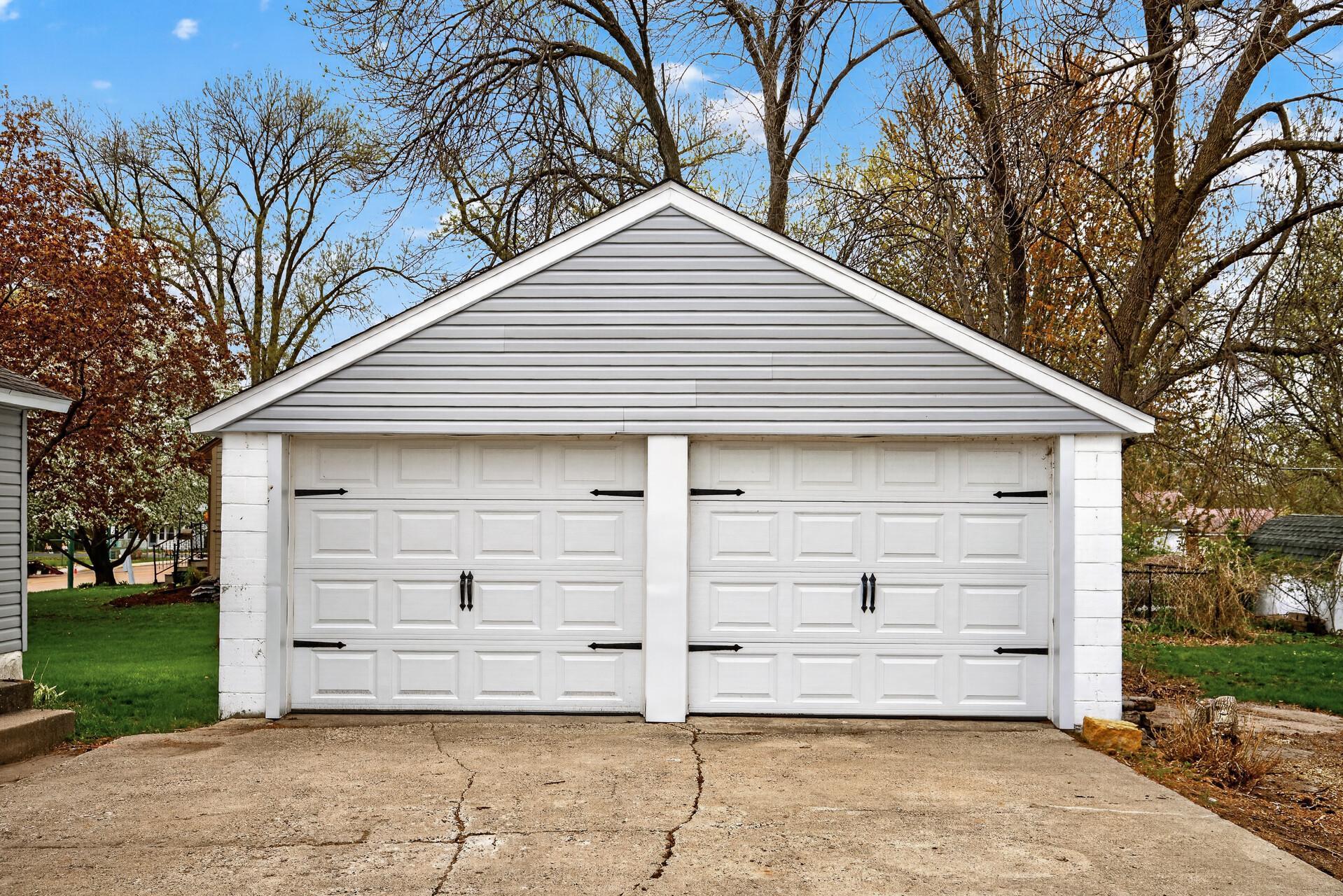2 Stall Detached Garage