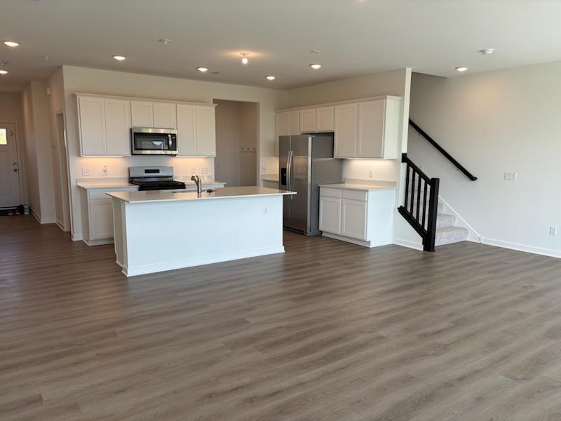 Photo's Represent Hadley Floor Plan Previously Built in Community. Room Dimensions and Locations Will Be The Same But Selections and Finishes May Vary.