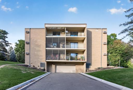 11160 Anderson Lakes Parkway, 214, Eden Prairie, MN 55344