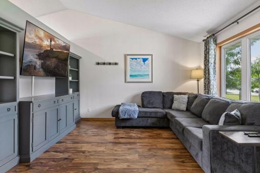 1049 Bonnieview Drive, Woodbury, MN 55129