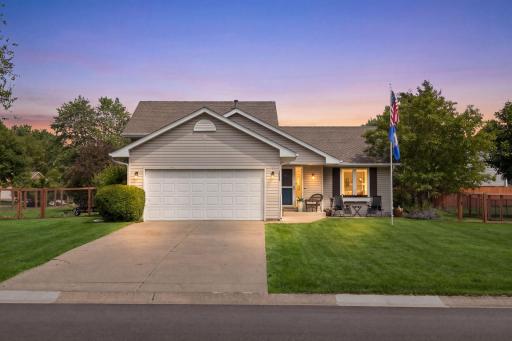 1049 Bonnieview Drive, Woodbury, MN 55129
