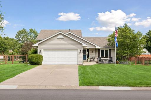 1049 Bonnieview Drive, Woodbury, MN 55129
